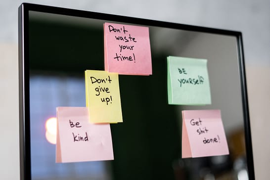post it colorati con esempi buoni propositi